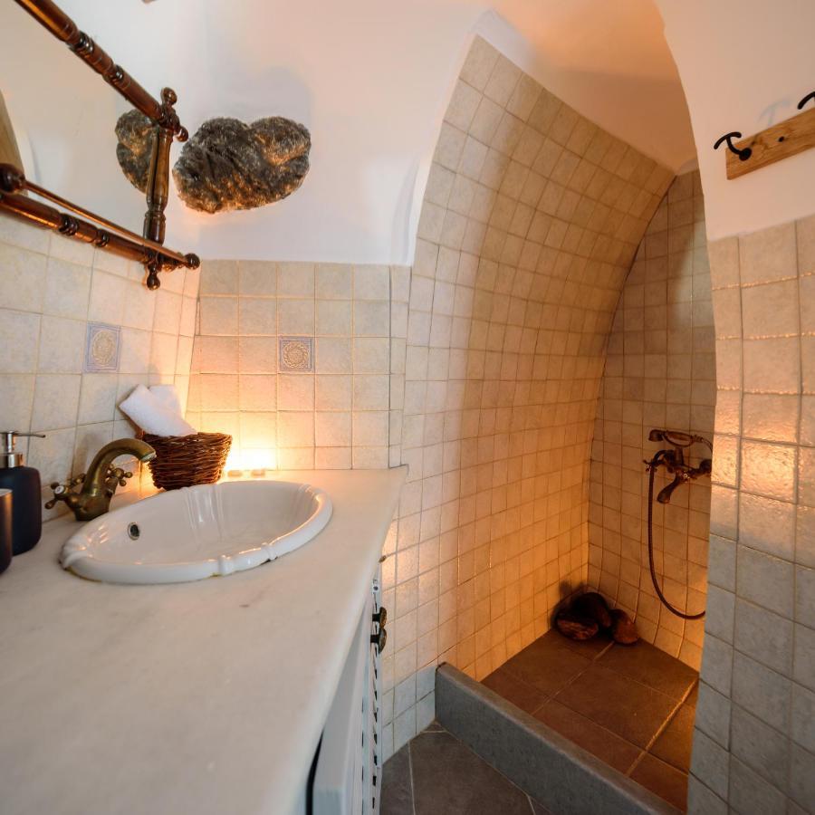 Cave House Martrona Villa Foinikia  Exterior photo